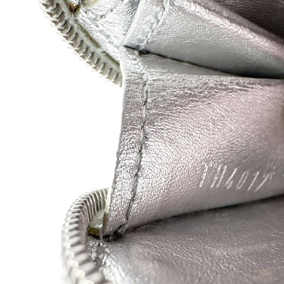 LOUIS VUITTON Heart Coin Purse Monogram Mirror - Picture 8 of 14